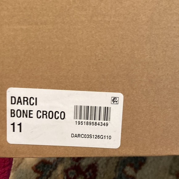 Like New Steve Madden Women's Booties Size 11 - Picture 2 of 3